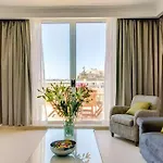 Penthouse With Picturesque Garden And Bayviews Apartment
