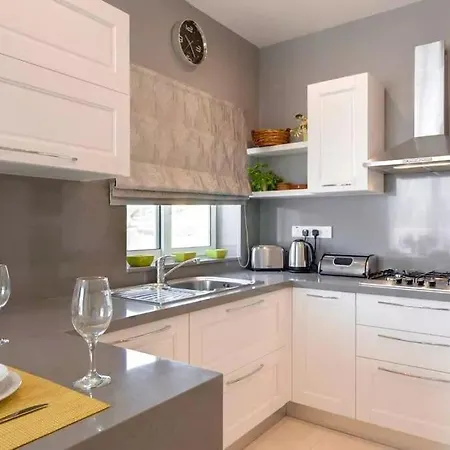 Penthouse With Picturesque Garden And Bayviews Marsaskala