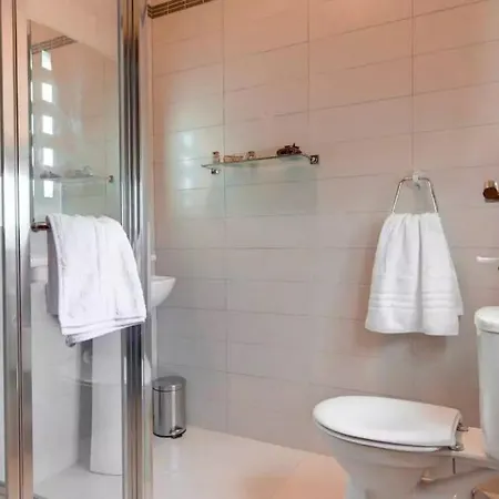 Penthouse With Picturesque Garden And Bayviews *