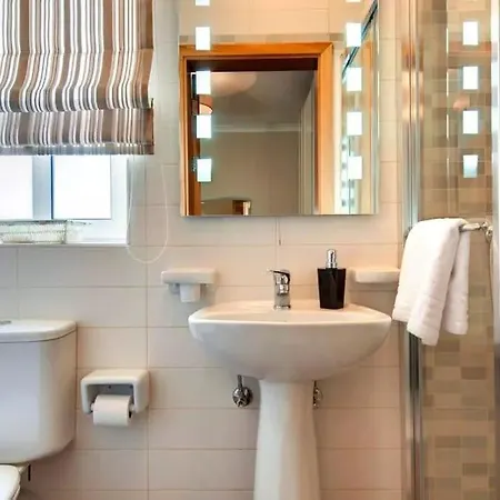 Penthouse With Picturesque Garden And Bayviews