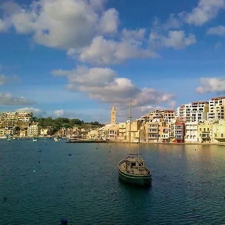 Penthouse With Picturesque Garden And Bayviews *