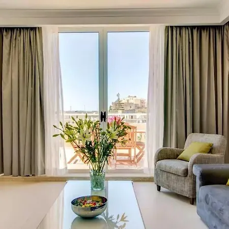 Penthouse With Picturesque Garden And Bayviews Apartamento