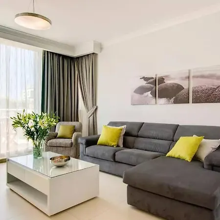 Penthouse With Picturesque Garden And Bayviews * Marsaskala