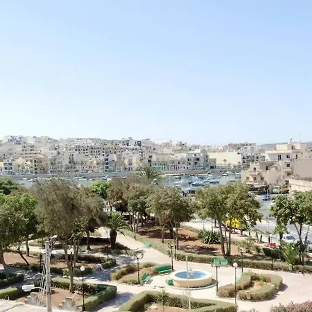 Penthouse With Picturesque Garden And Bayviews * Marsaskala