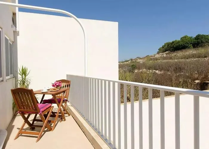 Penthouse With Picturesque Garden And Bayviews Appartamento *