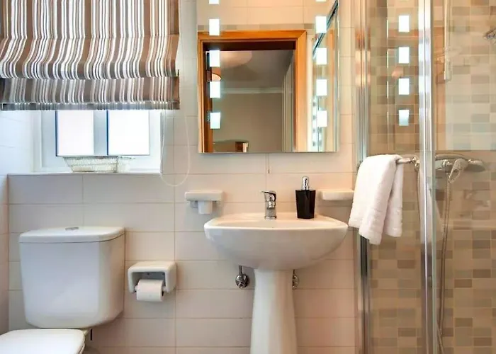 Penthouse With Picturesque Garden And Bayviews