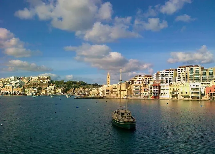 Penthouse With Picturesque Garden And Bayviews *